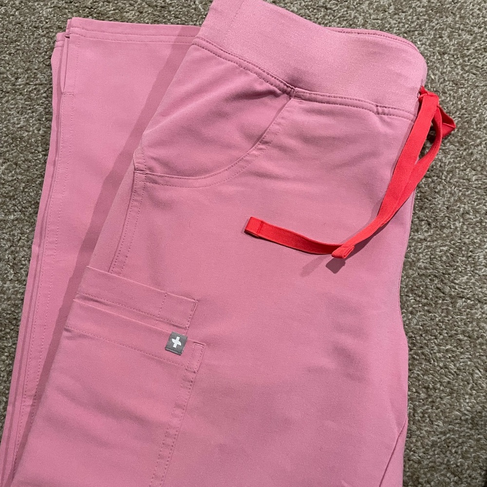 Figs chalk pink Kade cargo pants